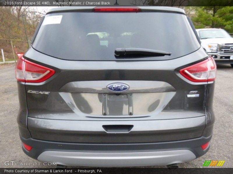 Magnetic Metallic / Charcoal Black 2016 Ford Escape SE 4WD