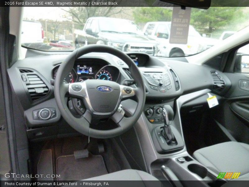Magnetic Metallic / Charcoal Black 2016 Ford Escape SE 4WD