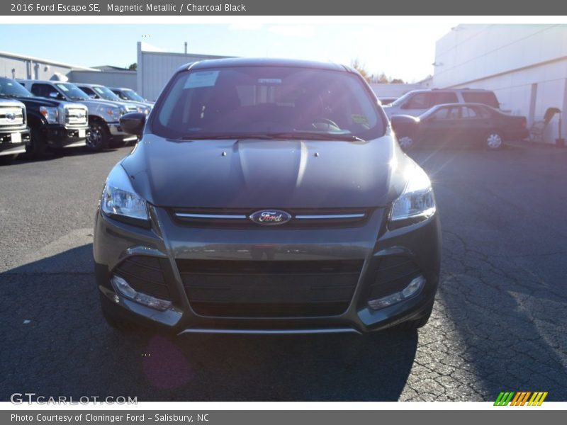 Magnetic Metallic / Charcoal Black 2016 Ford Escape SE