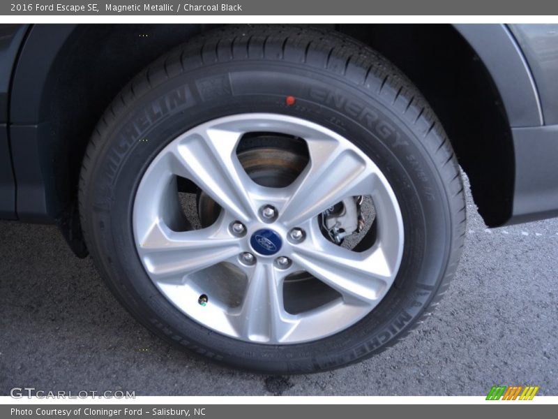 Magnetic Metallic / Charcoal Black 2016 Ford Escape SE
