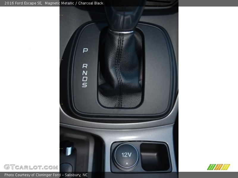 Magnetic Metallic / Charcoal Black 2016 Ford Escape SE
