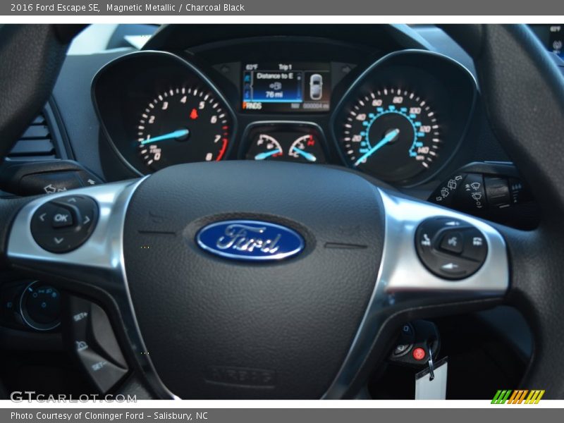 Magnetic Metallic / Charcoal Black 2016 Ford Escape SE
