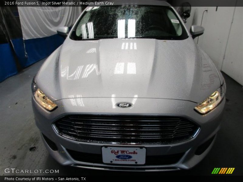 Ingot Silver Metallic / Medium Earth Gray 2016 Ford Fusion S