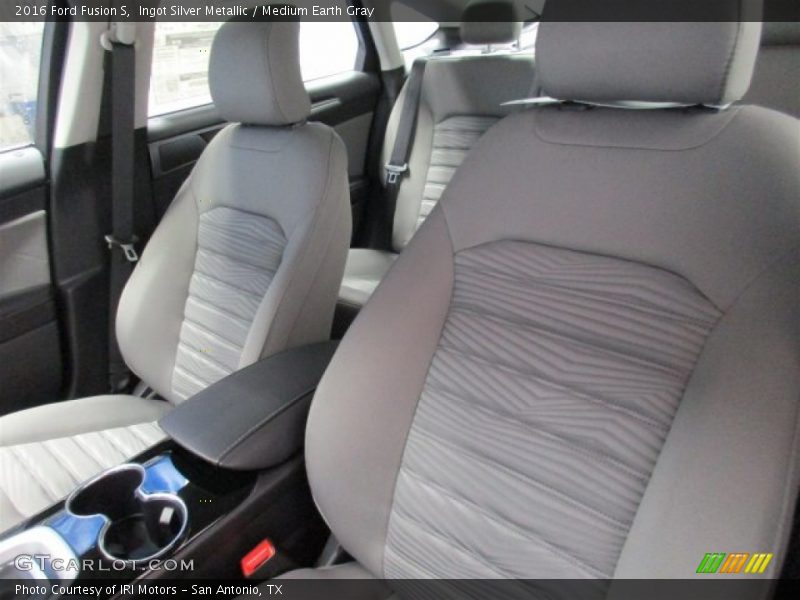 Ingot Silver Metallic / Medium Earth Gray 2016 Ford Fusion S