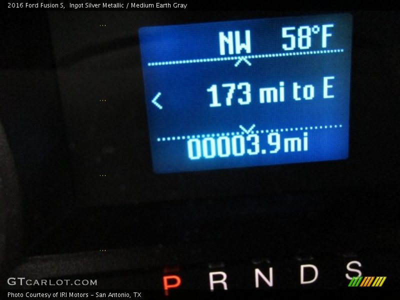 Ingot Silver Metallic / Medium Earth Gray 2016 Ford Fusion S