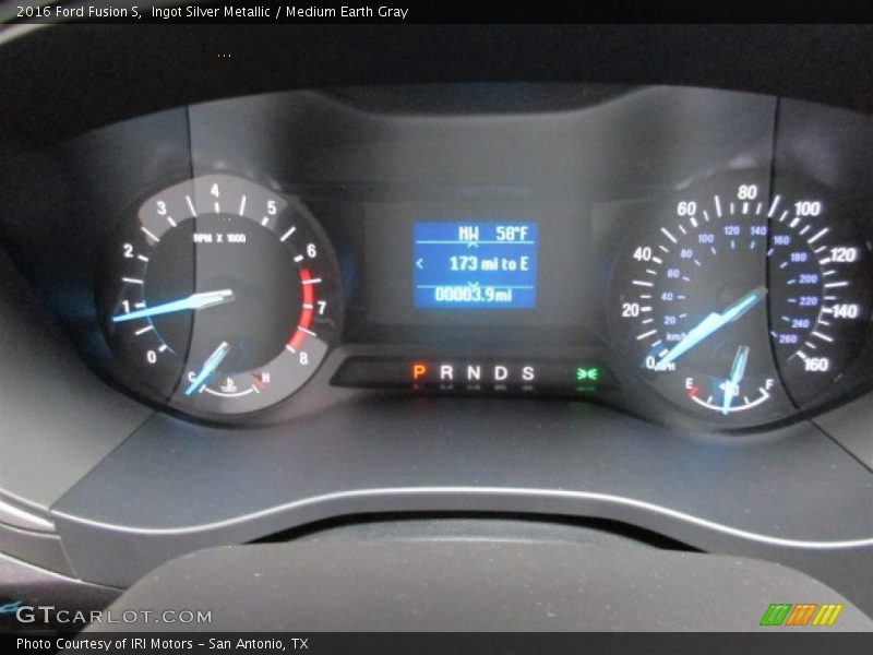Ingot Silver Metallic / Medium Earth Gray 2016 Ford Fusion S