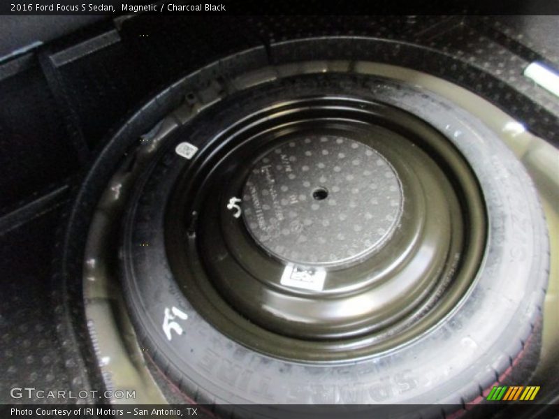 Magnetic / Charcoal Black 2016 Ford Focus S Sedan