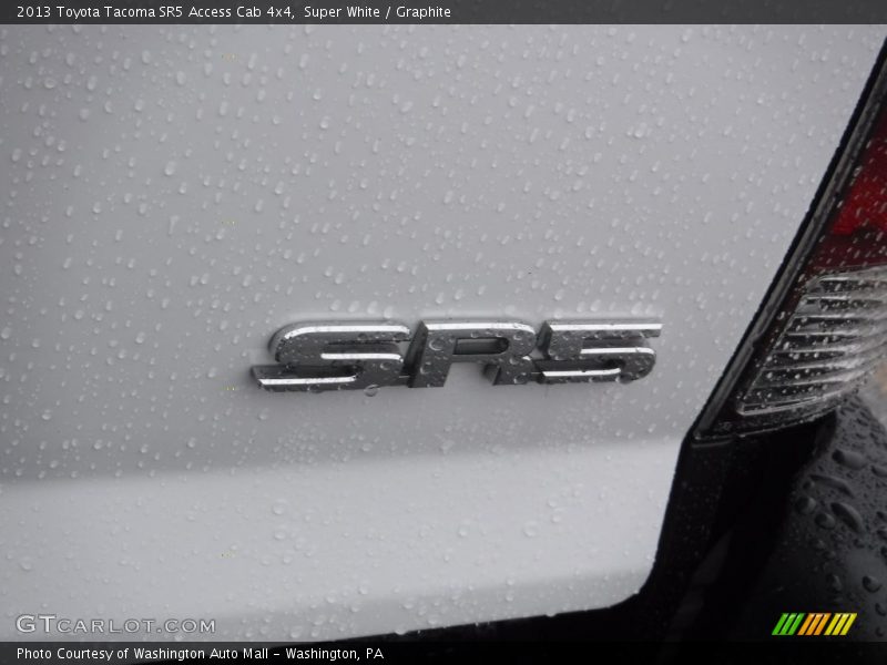 Super White / Graphite 2013 Toyota Tacoma SR5 Access Cab 4x4