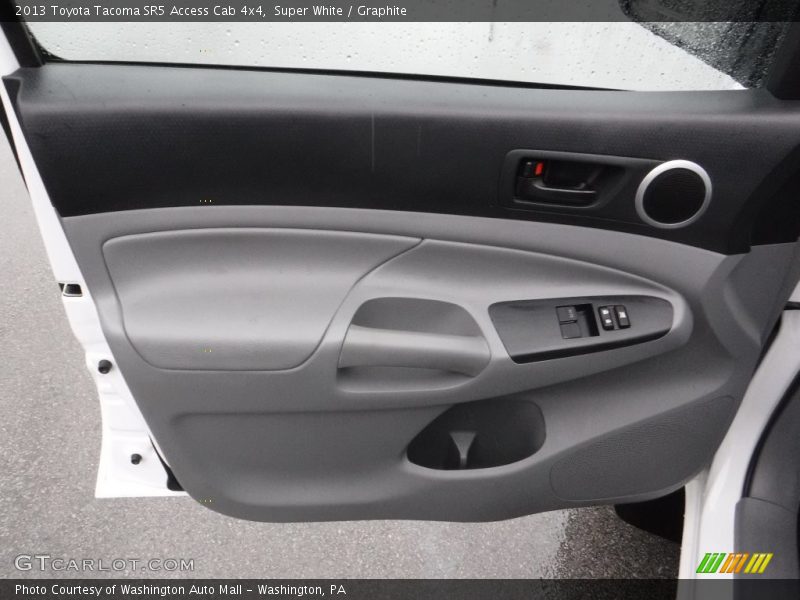 Super White / Graphite 2013 Toyota Tacoma SR5 Access Cab 4x4