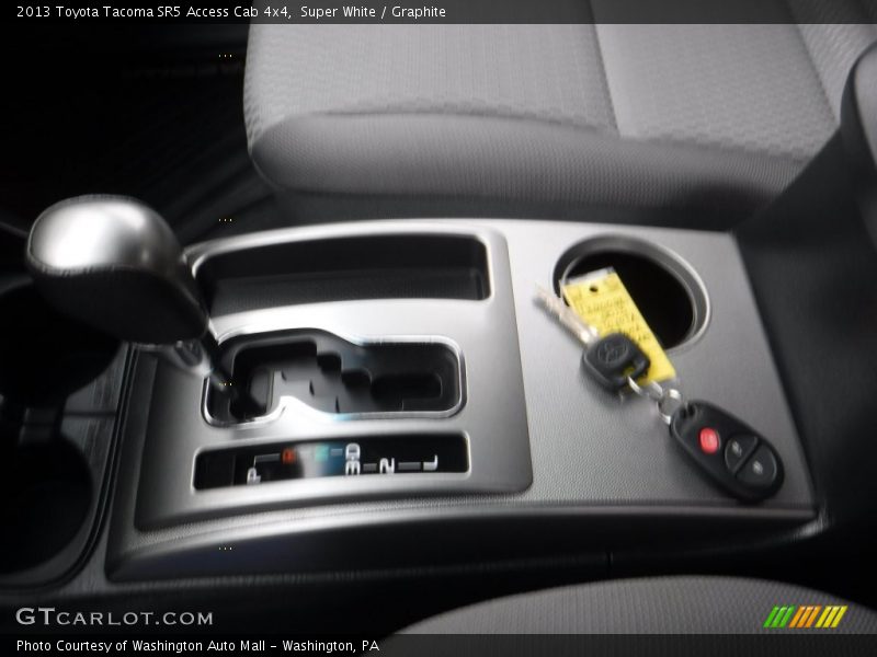 Super White / Graphite 2013 Toyota Tacoma SR5 Access Cab 4x4