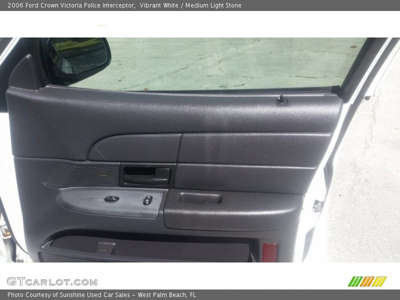 Vibrant White / Medium Light Stone 2006 Ford Crown Victoria Police Interceptor