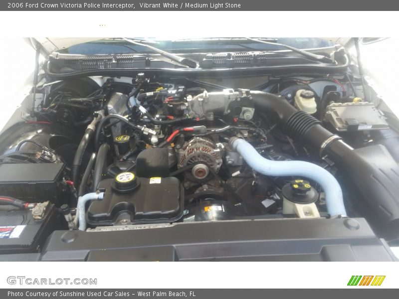 Vibrant White / Medium Light Stone 2006 Ford Crown Victoria Police Interceptor