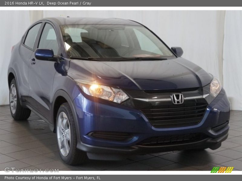 Front 3/4 View of 2016 HR-V LX