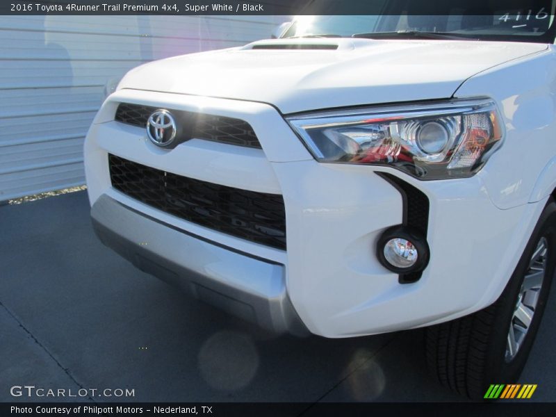 Super White / Black 2016 Toyota 4Runner Trail Premium 4x4