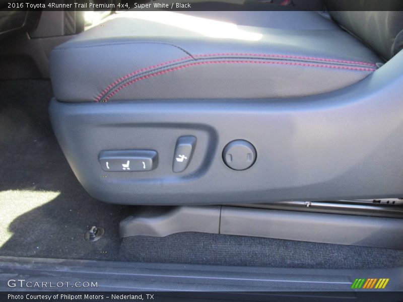 Super White / Black 2016 Toyota 4Runner Trail Premium 4x4