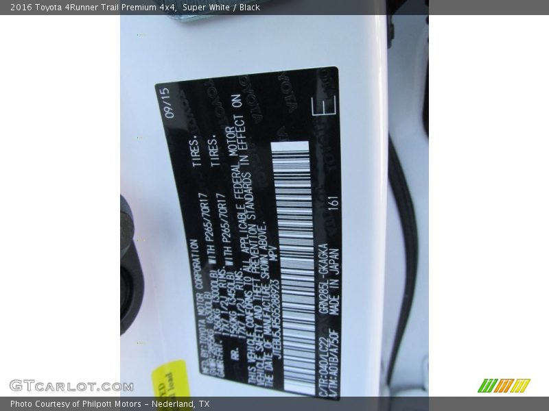 Super White / Black 2016 Toyota 4Runner Trail Premium 4x4