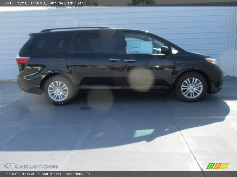 Attitude Black / Ash 2015 Toyota Sienna XLE