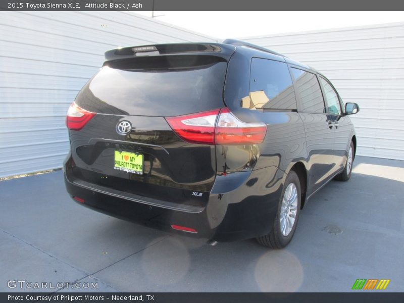Attitude Black / Ash 2015 Toyota Sienna XLE