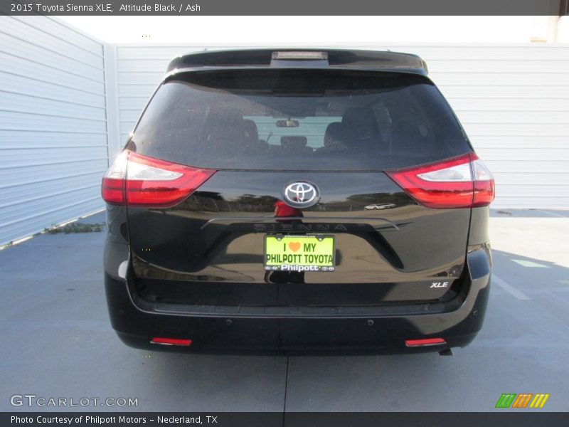 Attitude Black / Ash 2015 Toyota Sienna XLE