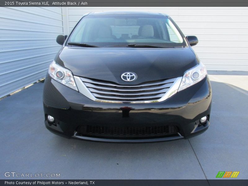 Attitude Black / Ash 2015 Toyota Sienna XLE