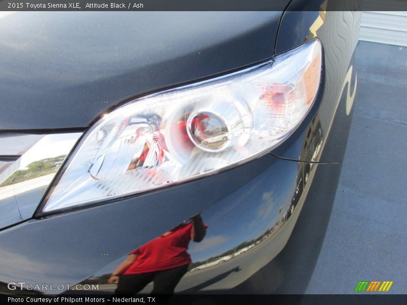 Attitude Black / Ash 2015 Toyota Sienna XLE