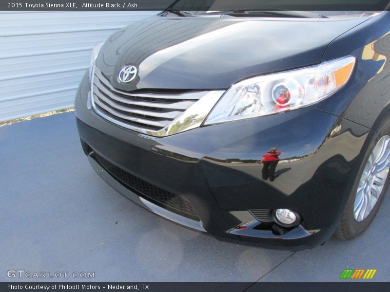 Attitude Black / Ash 2015 Toyota Sienna XLE
