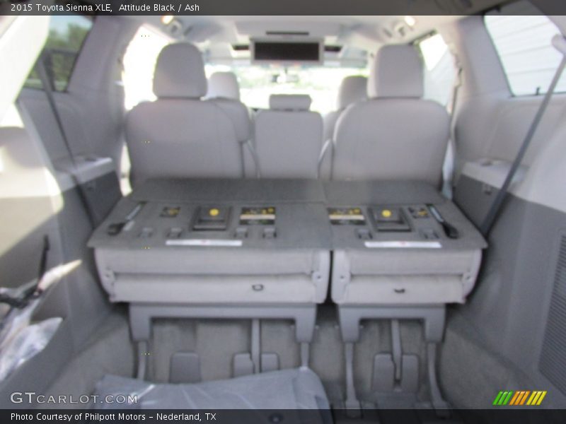Attitude Black / Ash 2015 Toyota Sienna XLE