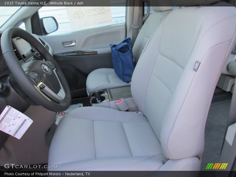 Attitude Black / Ash 2015 Toyota Sienna XLE