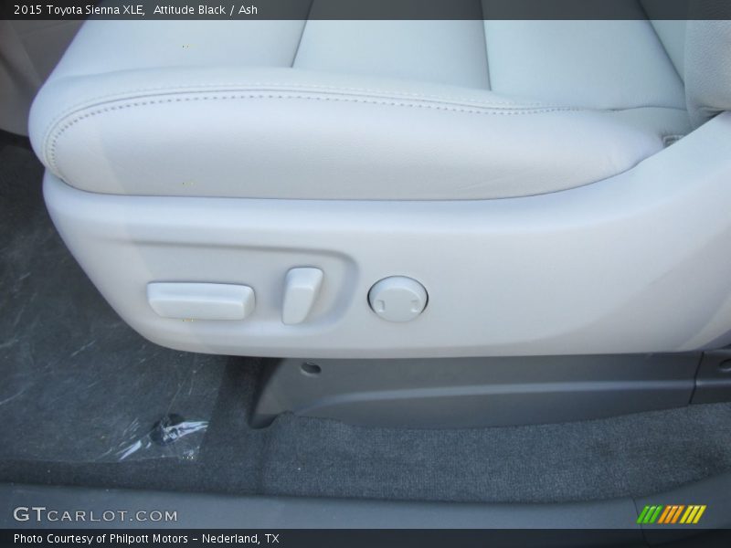 Attitude Black / Ash 2015 Toyota Sienna XLE