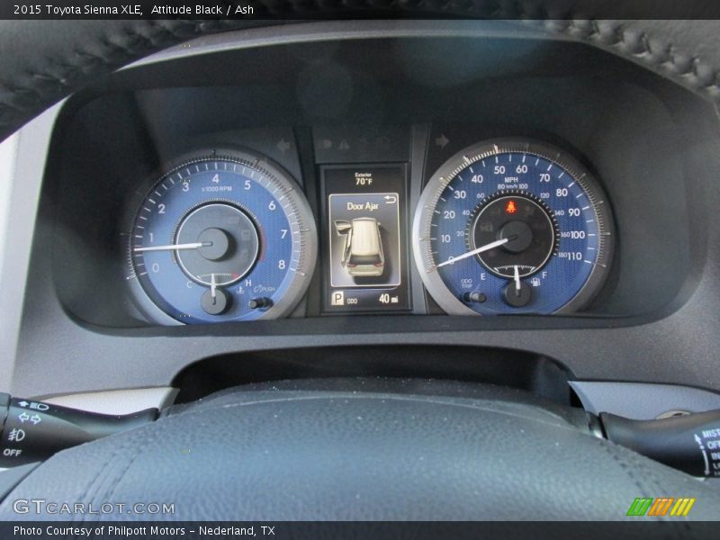 Attitude Black / Ash 2015 Toyota Sienna XLE