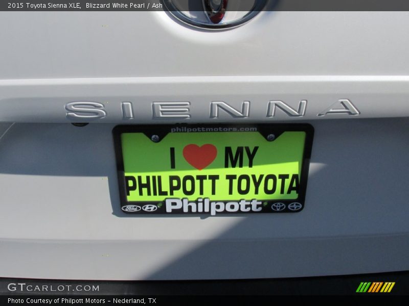 Blizzard White Pearl / Ash 2015 Toyota Sienna XLE