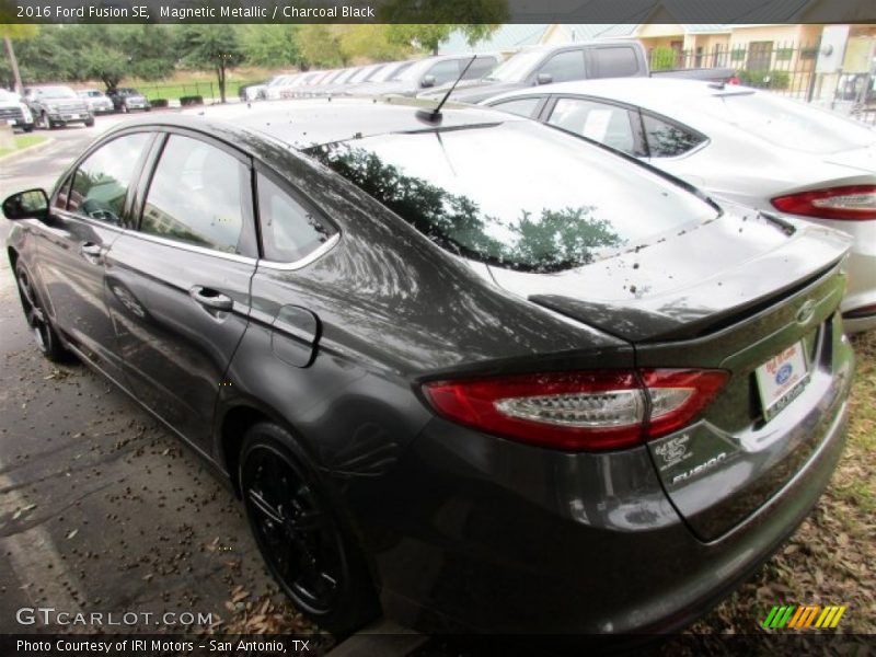 Magnetic Metallic / Charcoal Black 2016 Ford Fusion SE