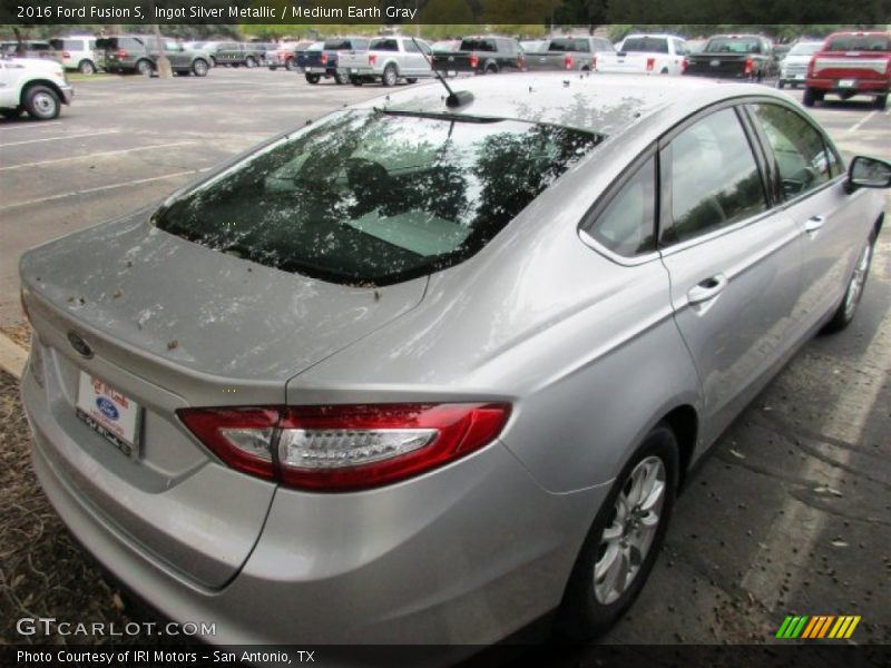 Ingot Silver Metallic / Medium Earth Gray 2016 Ford Fusion S