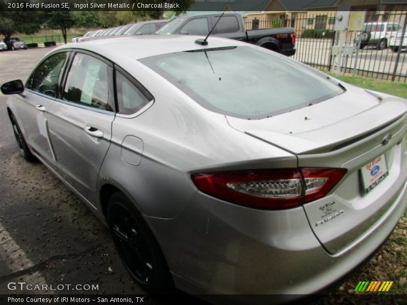 Ingot Silver Metallic / Charcoal Black 2016 Ford Fusion SE