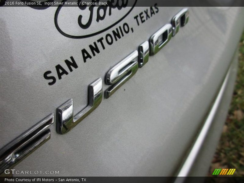 Ingot Silver Metallic / Charcoal Black 2016 Ford Fusion SE