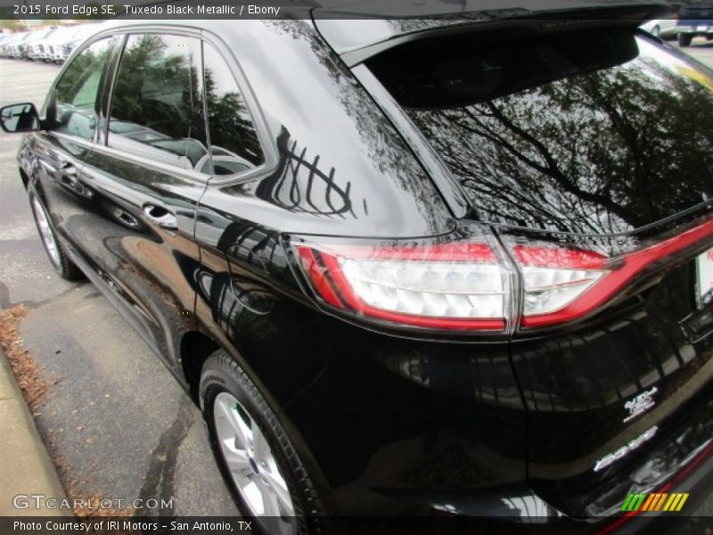 Tuxedo Black Metallic / Ebony 2015 Ford Edge SE