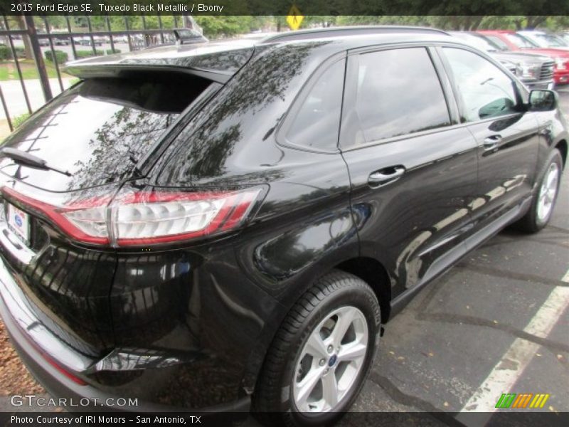 Tuxedo Black Metallic / Ebony 2015 Ford Edge SE