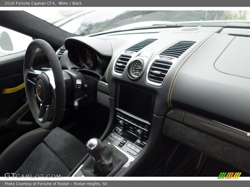 Dashboard of 2016 Cayman GT4