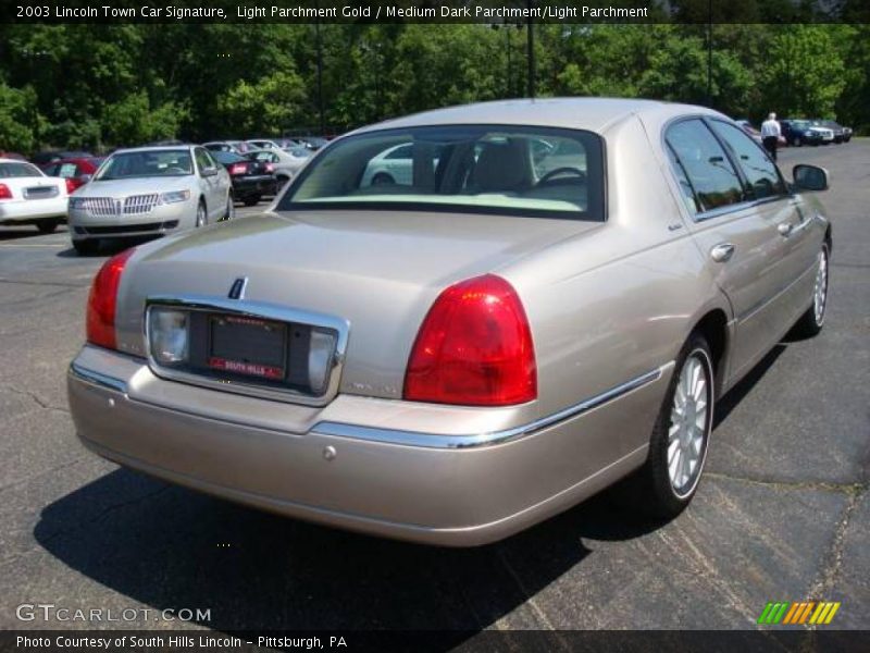 Light Parchment Gold / Medium Dark Parchment/Light Parchment 2003 Lincoln Town Car Signature