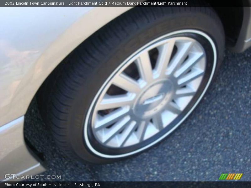 Light Parchment Gold / Medium Dark Parchment/Light Parchment 2003 Lincoln Town Car Signature