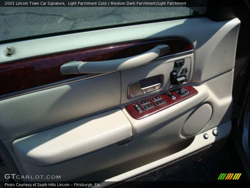Light Parchment Gold / Medium Dark Parchment/Light Parchment 2003 Lincoln Town Car Signature