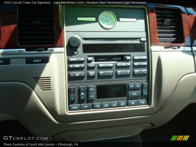 Light Parchment Gold / Medium Dark Parchment/Light Parchment 2003 Lincoln Town Car Signature