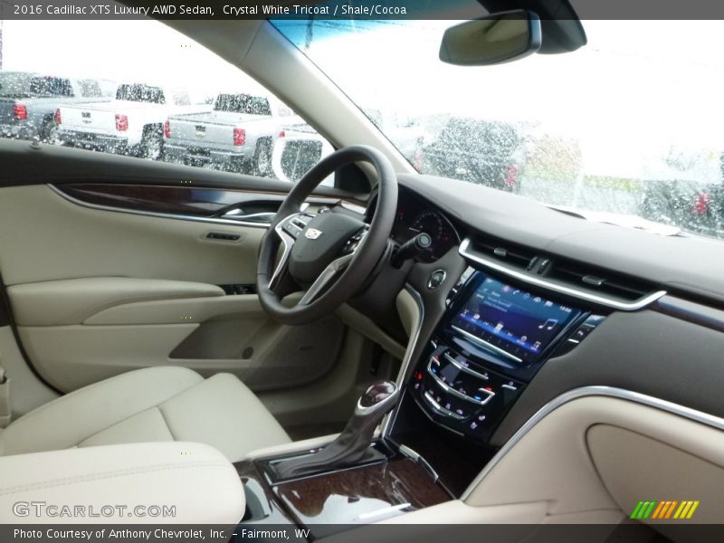 Crystal White Tricoat / Shale/Cocoa 2016 Cadillac XTS Luxury AWD Sedan