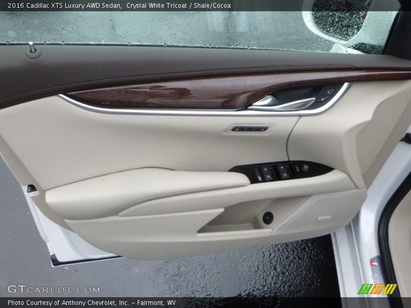 Crystal White Tricoat / Shale/Cocoa 2016 Cadillac XTS Luxury AWD Sedan