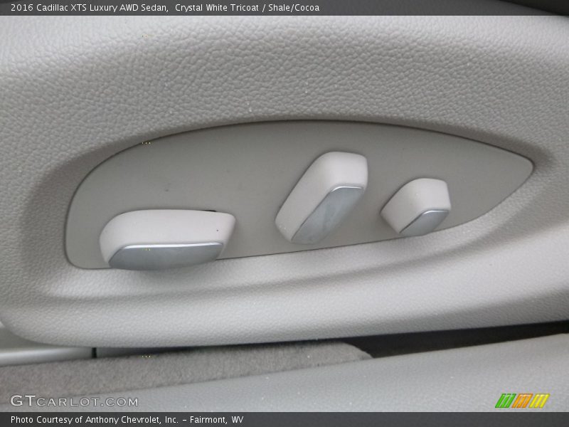 Crystal White Tricoat / Shale/Cocoa 2016 Cadillac XTS Luxury AWD Sedan
