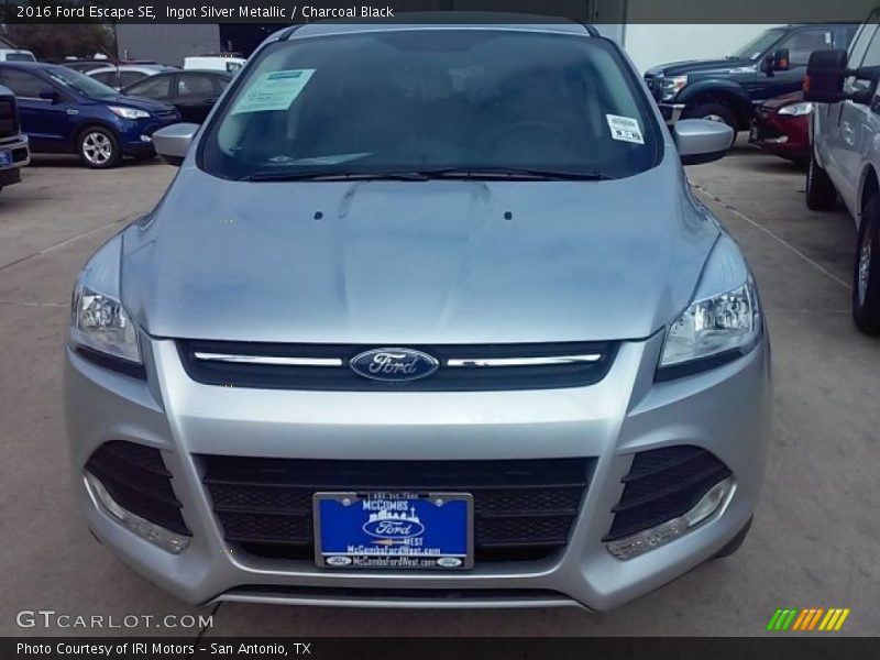 Ingot Silver Metallic / Charcoal Black 2016 Ford Escape SE