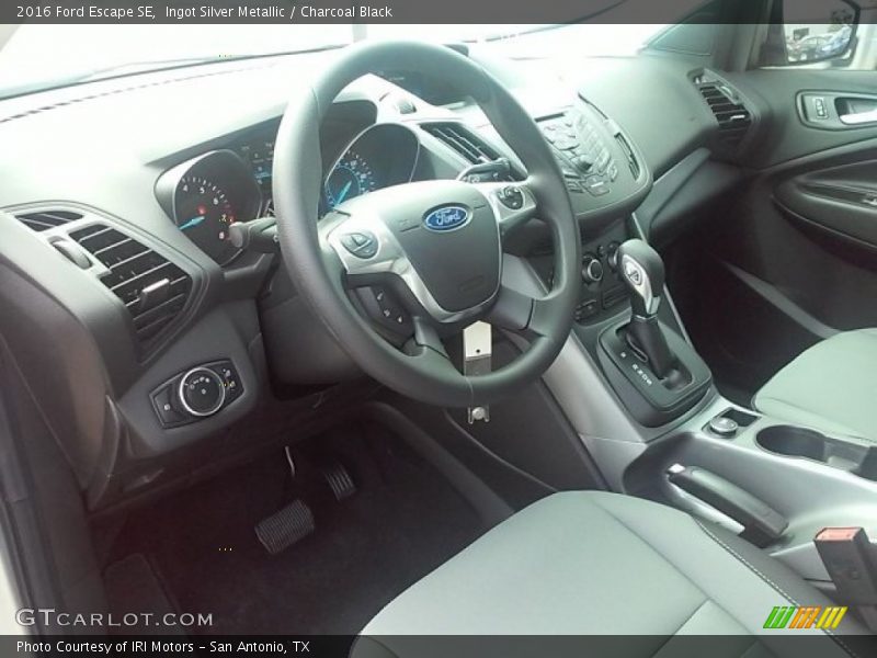 Ingot Silver Metallic / Charcoal Black 2016 Ford Escape SE