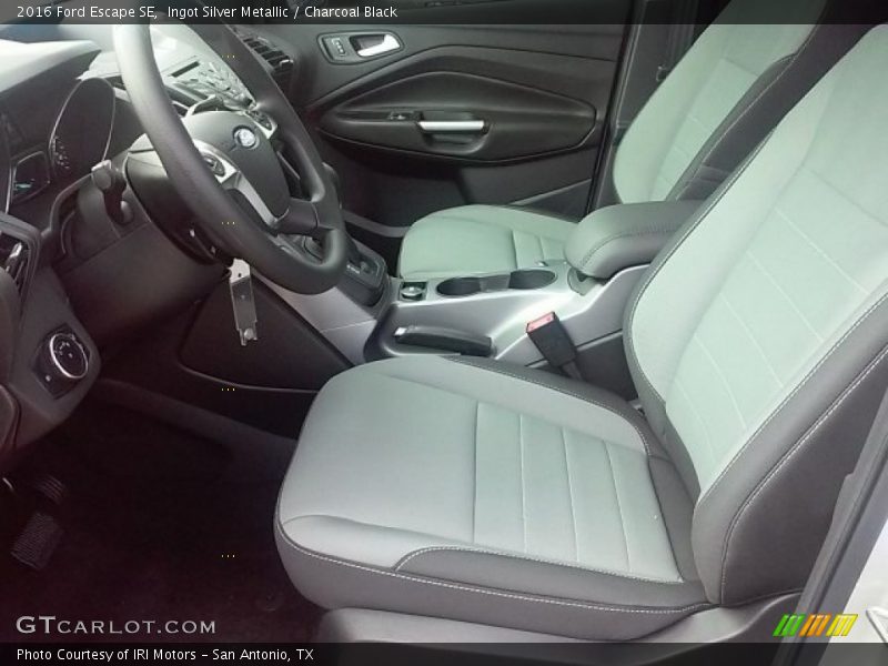 Ingot Silver Metallic / Charcoal Black 2016 Ford Escape SE
