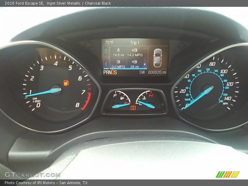 Ingot Silver Metallic / Charcoal Black 2016 Ford Escape SE