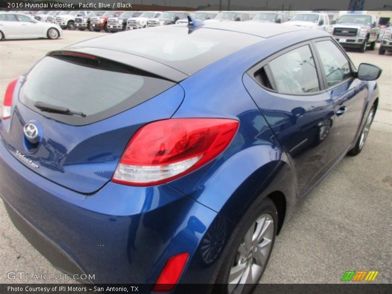 Pacific Blue / Black 2016 Hyundai Veloster